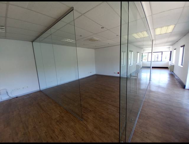 209M² OFFICE TO LET IN BRYANSTON